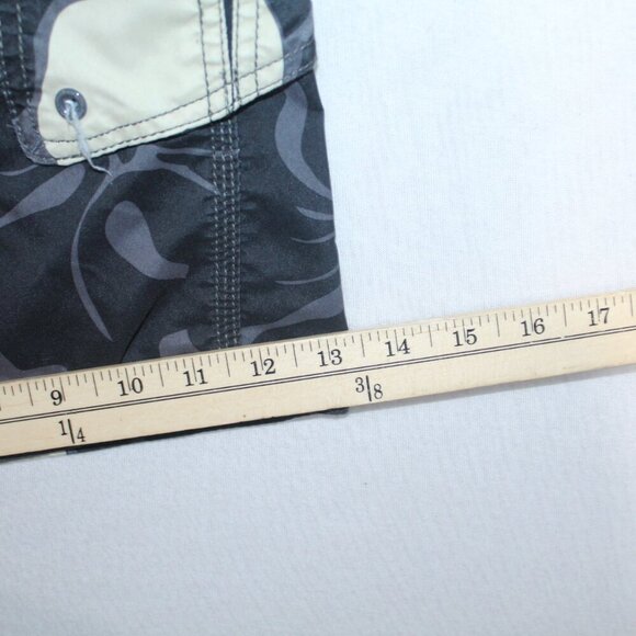 QuickSilver Men Gray Floral Board Shorts Size Large - Picture 3 of 9